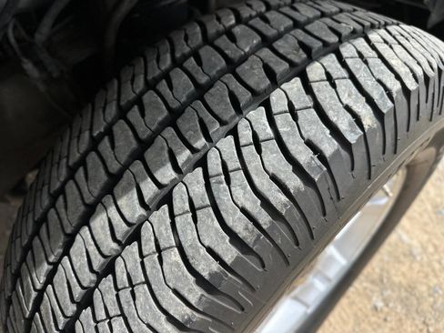 Used 2009 Chevrolet Suburban LT w/ Luxury Package image 16