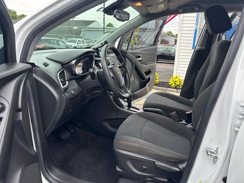 Used 2017 Chevrolet Trax LS FWD image 10