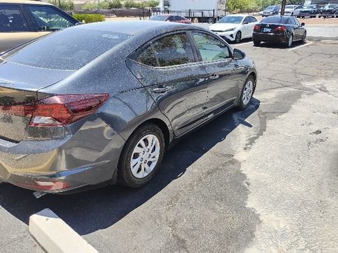 Used 2020 Hyundai Elantra SE FWD image 8