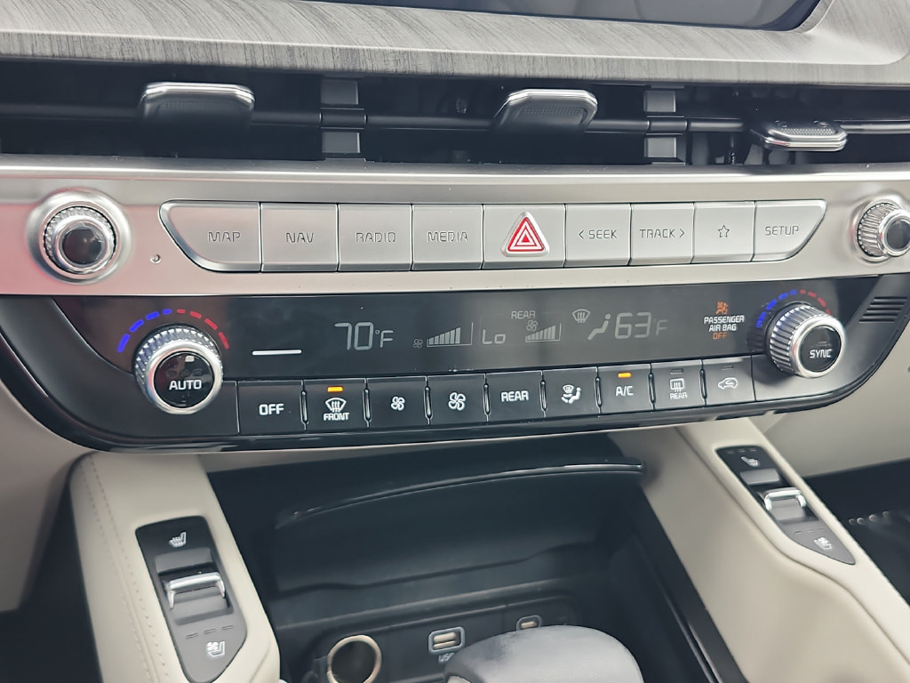 Used 2024 Kia Telluride EX w/ EX Captain's Chair Package FWD image 27