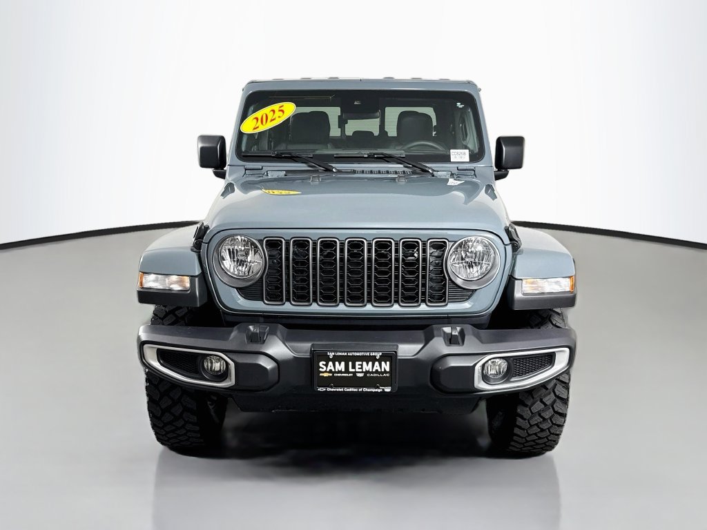 Used 2025 Jeep Gladiator Sport AWD/4WD image 2