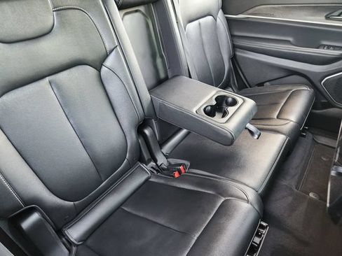 Used 2023 Jeep Grand Cherokee L Limited w/ Luxury Tech Group II AWD/4WD image 29