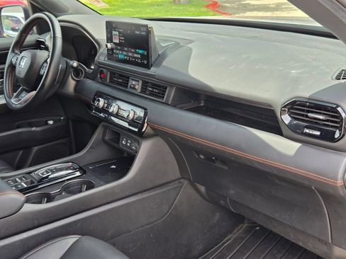 Used 2025 Honda Pilot TrailSport image 29