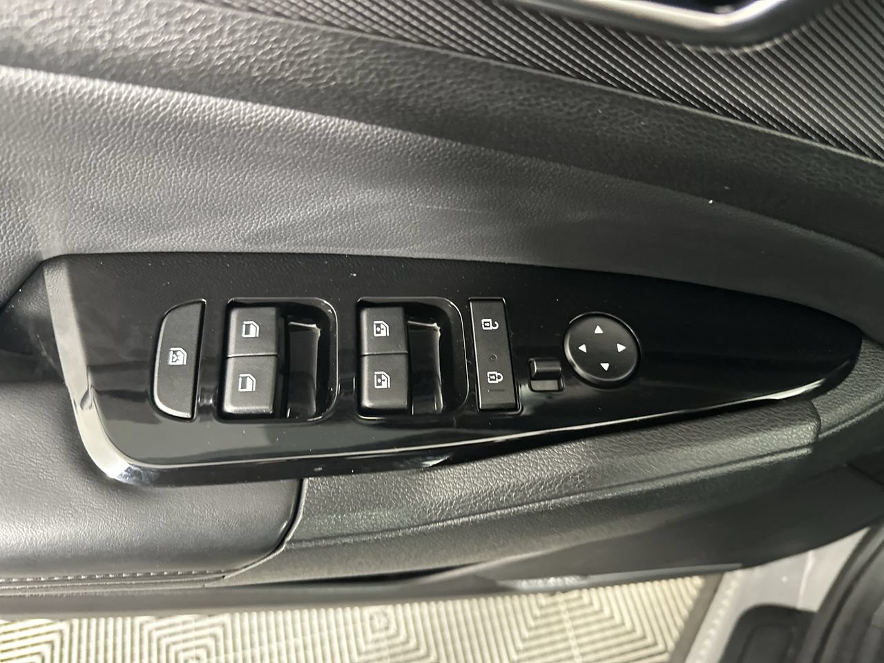 Certified 2023 Kia Sportage SX FWD image 3