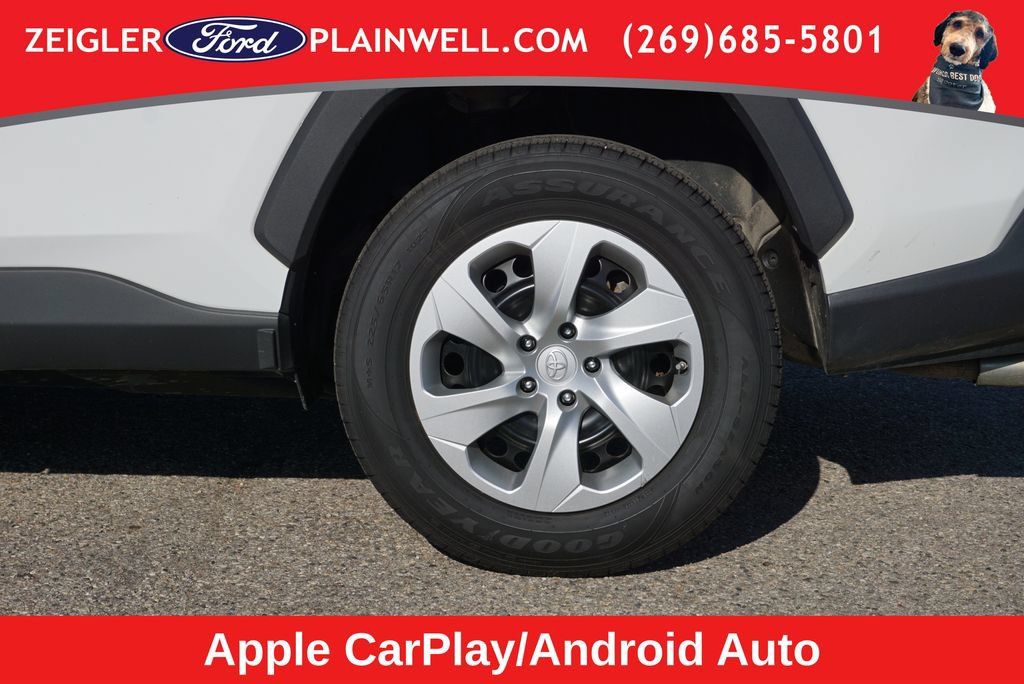 Used 2022 Toyota RAV4 LE AWD/4WD image 9