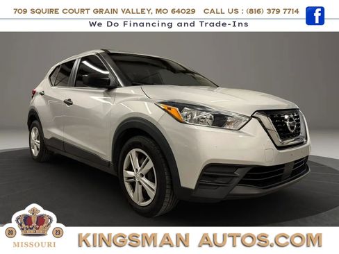 Used 2020 Nissan Kicks S FWD image 2