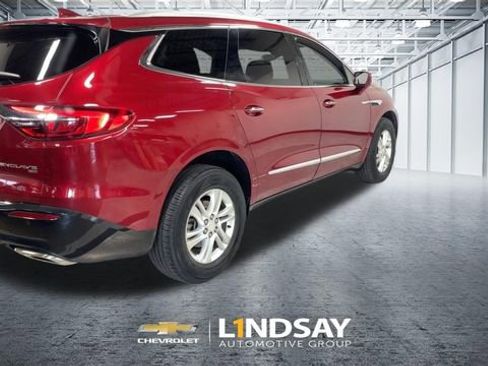 Used 2018 Buick Enclave Essence image 9