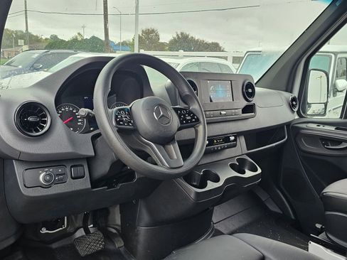 Used 2024 Mercedes-Benz Sprinter 2500 image 12