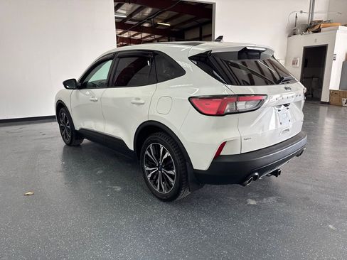 Used 2021 Ford Escape SE w/ SE Sport Appearance Package image 6