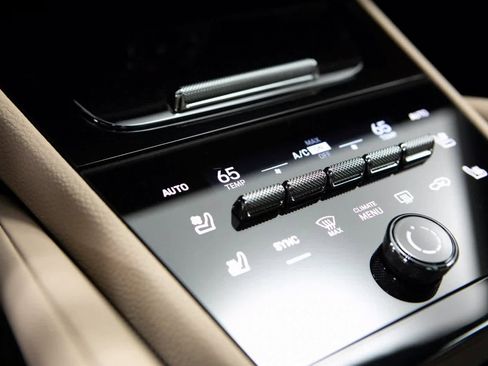 Certified 2025 Porsche Cayenne image 24