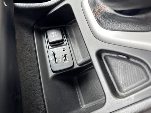 Used 2016 Jeep Cherokee Limited FWD image 24