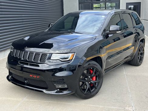 Used 2017 Jeep Grand Cherokee SRT image 2