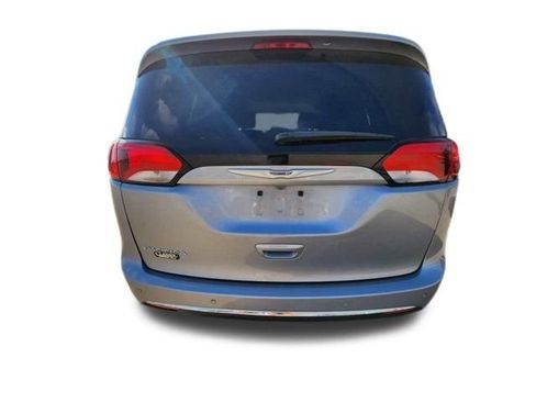 Used 2020 Chrysler Pacifica Touring-L image 9