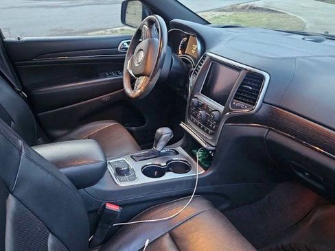 Used 2018 Jeep Grand Cherokee Overland image 4