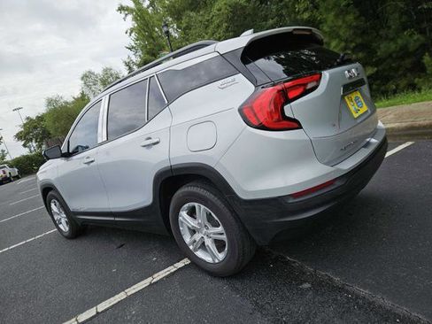 Used 2021 GMC Terrain SLE w/ Driver Convenience Package image 3