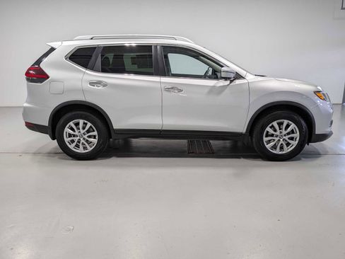 Used 2018 Nissan Rogue SV w/ Premium Package image 7