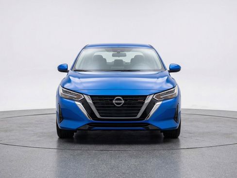 Used 2025 Nissan Sentra SV FWD image 2