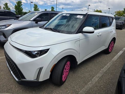 Used 2023 Kia Soul LX FWD image 1