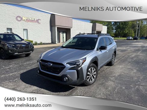 Used 2025 Subaru Outback Premium AWD/4WD image 1