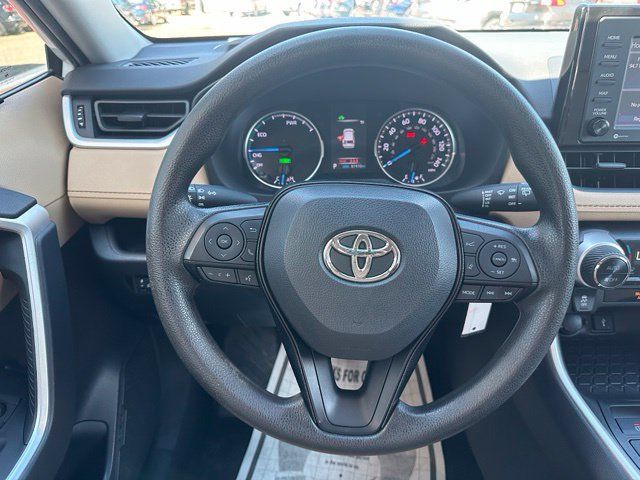 Used 2021 Toyota RAV4 LE AWD/4WD image 15