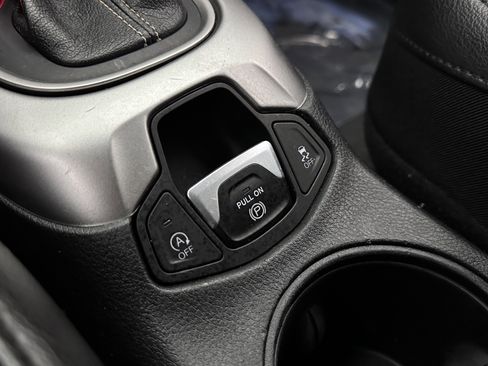 Used 2021 Jeep Compass Latitude w/ Driver Assistance Group FWD image 13
