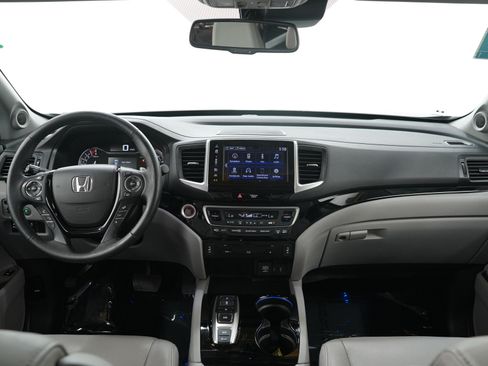 Used 2017 Honda Pilot Touring image 18