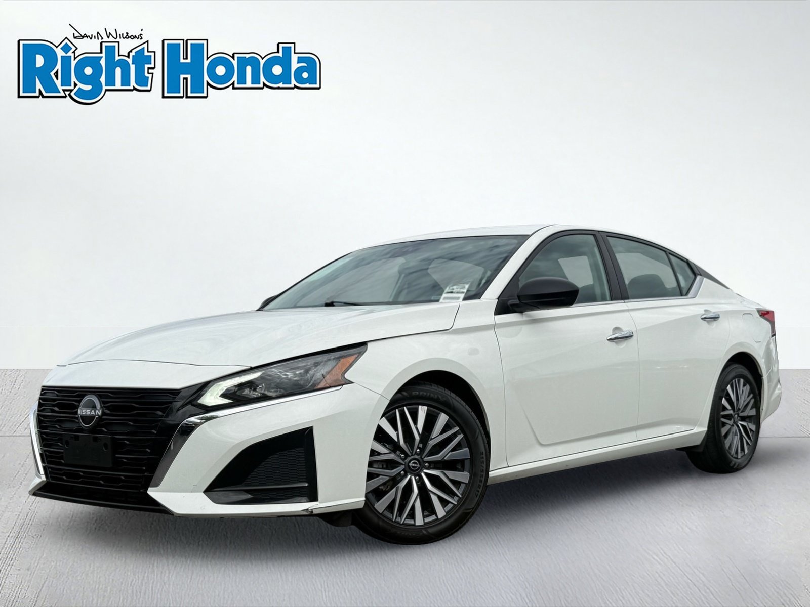 Used 2025 Nissan Altima 2.5 SV FWD image 2
