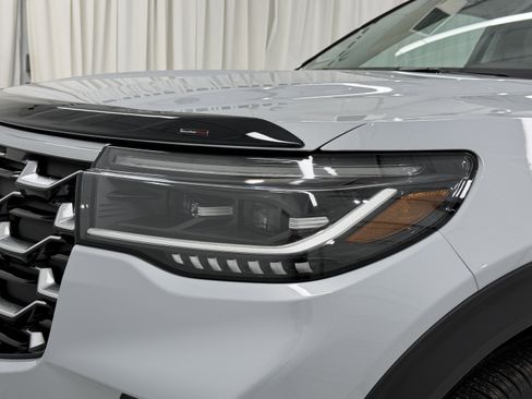 Used 2025 Ford Explorer Platinum w/ Ultimate Package image 17