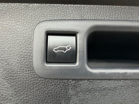 Used 2022 Toyota Highlander XLE FWD image 31