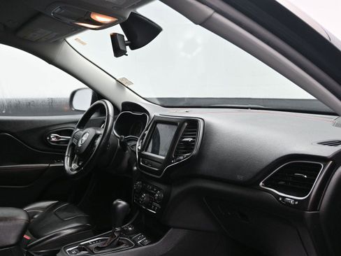 Used 2019 Jeep Cherokee Trailhawk w/ Cold Weather Group image 11