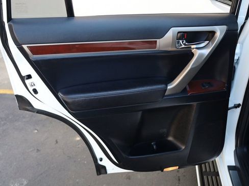 Used 2014 Lexus GX 460 w/ Premium Package image 17