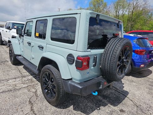 Used 2024 Jeep Wrangler Unlimited Sahara w/ Technology Group AWD/4WD image 13