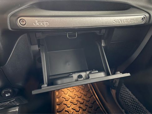 Used 2013 Jeep Wrangler Unlimited Sport AWD/4WD image 19