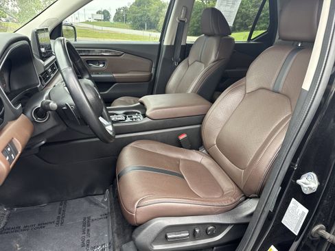 Used 2023 Honda Pilot Elite image 4