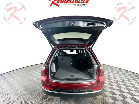 New 2025 Jeep Grand Cherokee Altitude image 15