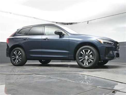 New 2025 Volvo XC60 B5 Core image 32
