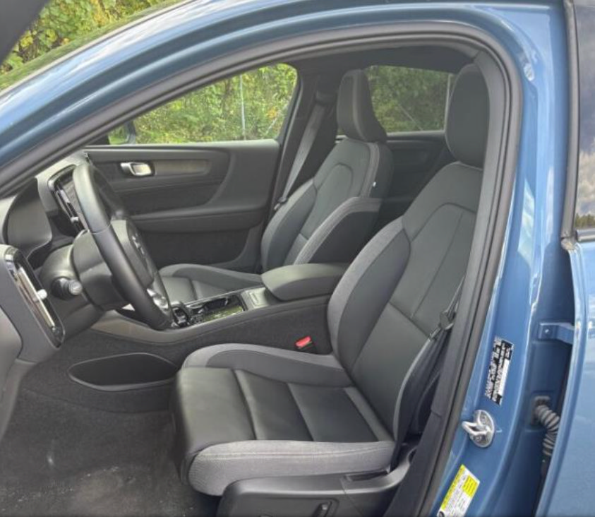Used 2023 Volvo C40 Recharge Core AWD/4WD image 4