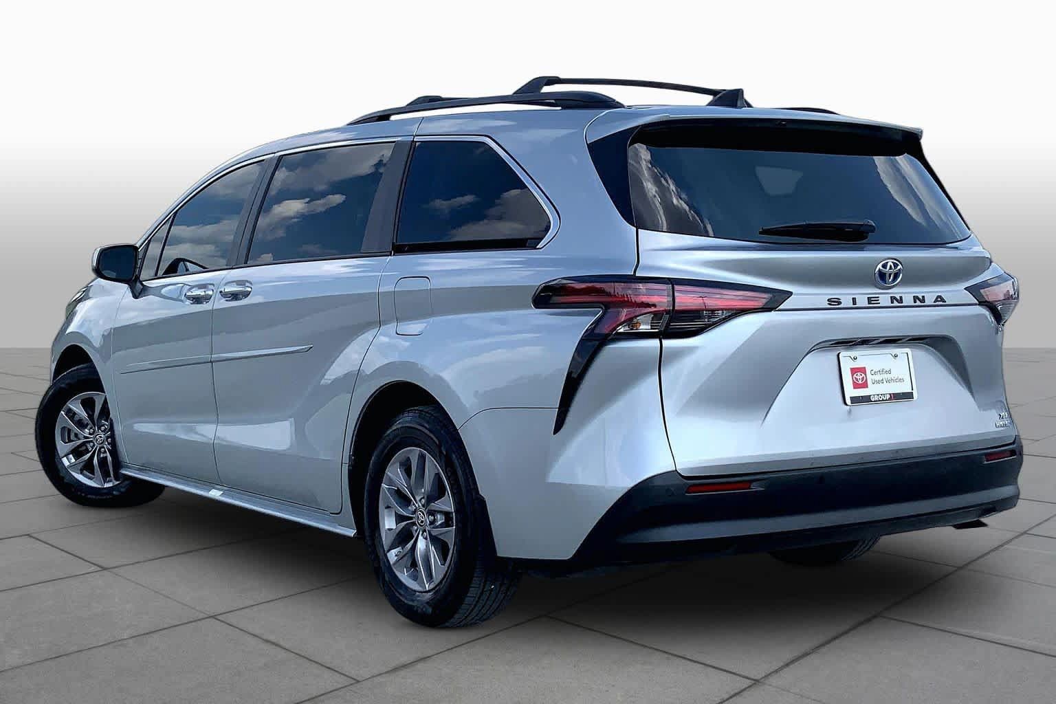 Used 2022 Toyota Sienna XLE FWD image 12