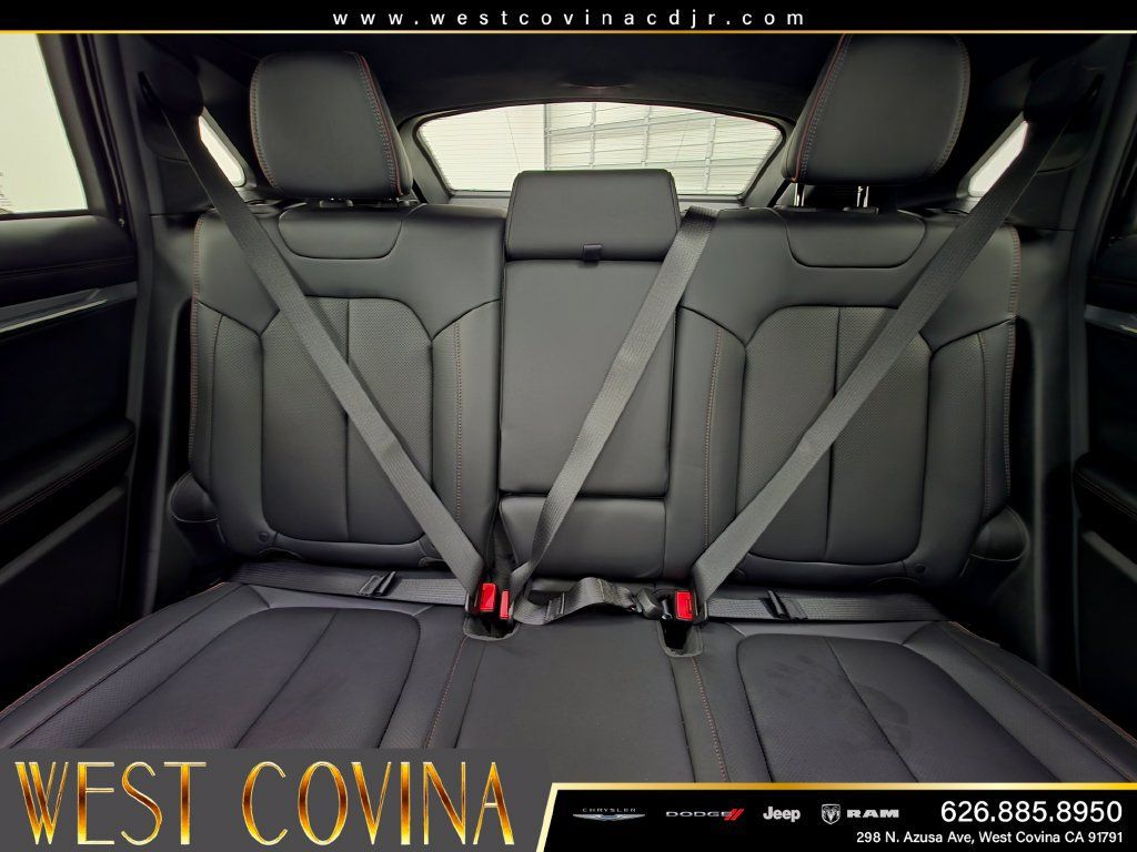 Used 2024 Jeep Wagoneer Launch Edition AWD/4WD image 18