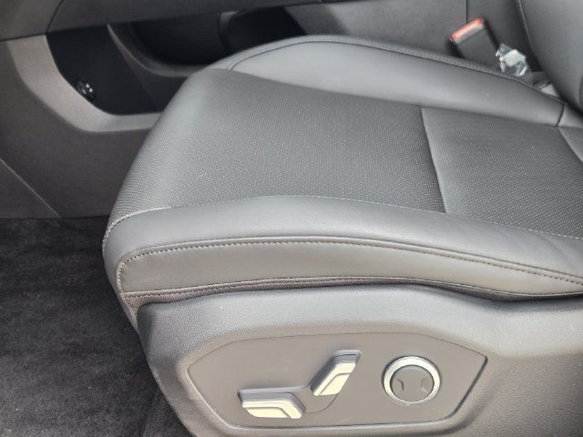 Used 2026 Hyundai Santa Fe SEL FWD image 16
