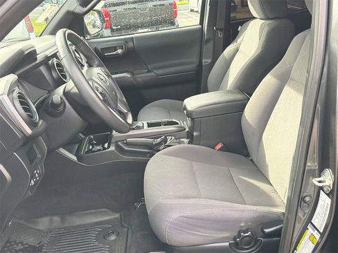 Used 2019 Toyota Tacoma TRD Off-Road image 25