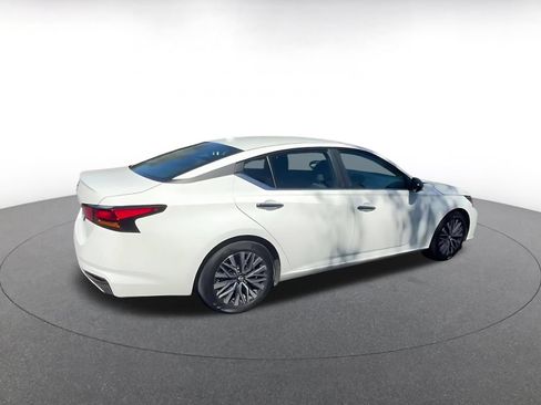 Used 2025 Nissan Altima 2.5 SV FWD image 15