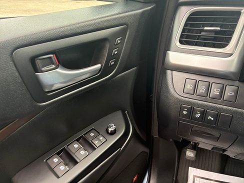 Used 2017 Toyota Highlander Limited Platinum image 27
