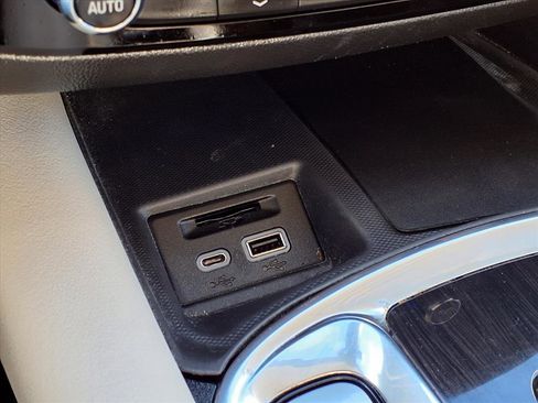 Used 2023 Buick Enclave Essence image 8