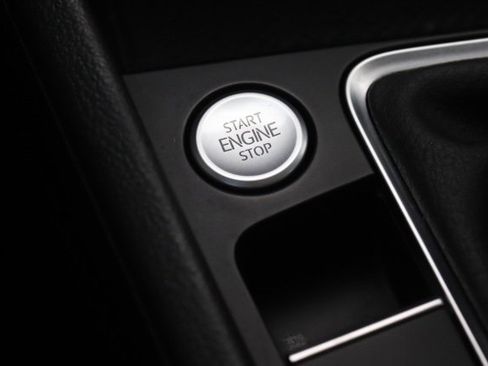 Used 2022 Volkswagen Jetta SE w/ Panoramic Sunroof Package image 21