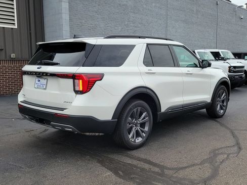 New 2026 Ford Explorer Active w/ Active Comfort Package AWD/4WD image 4