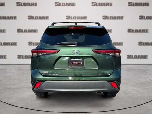 Used 2023 Toyota Highlander XLE AWD/4WD image 4