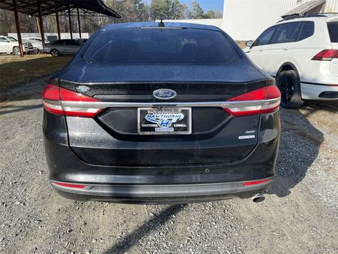 Used 2018 Ford Fusion SE w/ Fusion SE Technology Package image 5