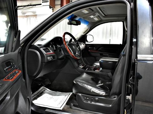 Used 2011 Cadillac Escalade ESV Luxury image 11
