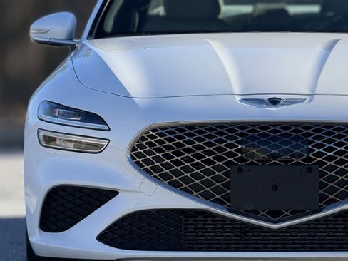 Used 2022 Genesis G70 2.0T image 13